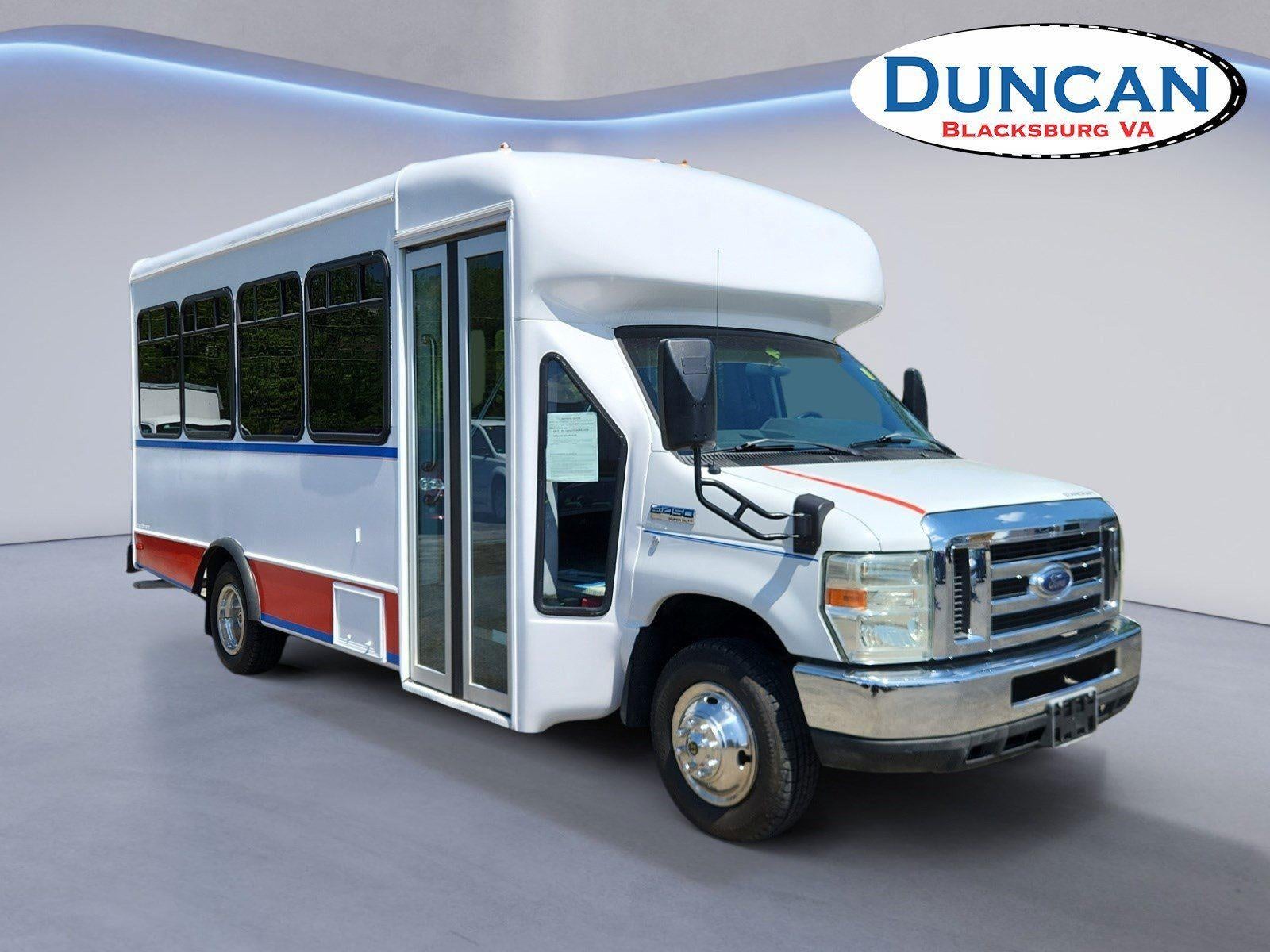 2009 Ford E-Series's photo