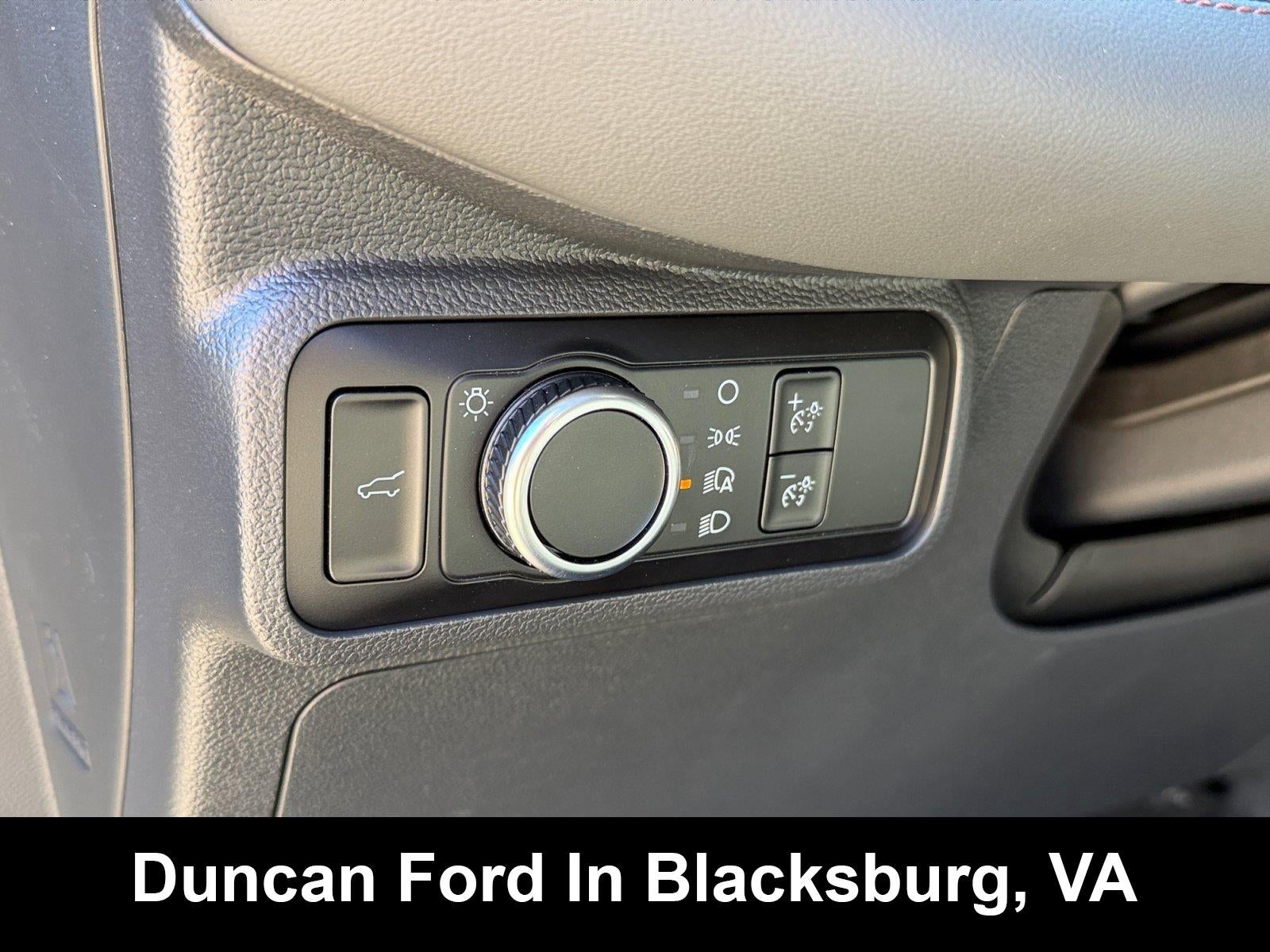 2027 Ford Explorer Active w/200A Pkg