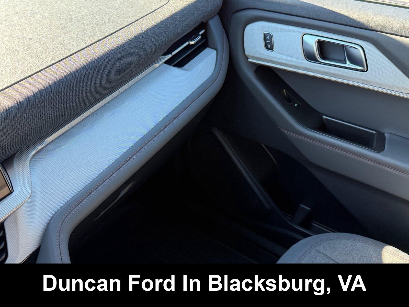 2027 Ford Explorer Active w/200A Pkg