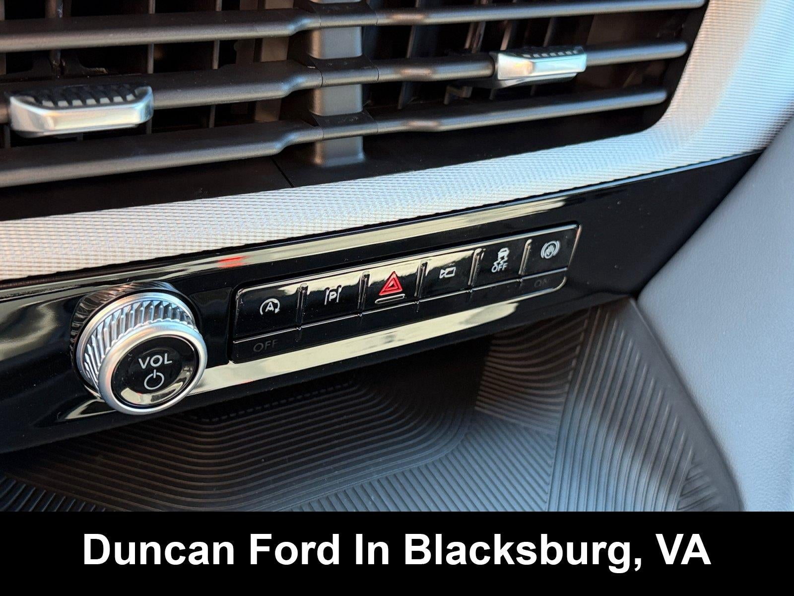 2027 Ford Explorer Active w/200A Pkg