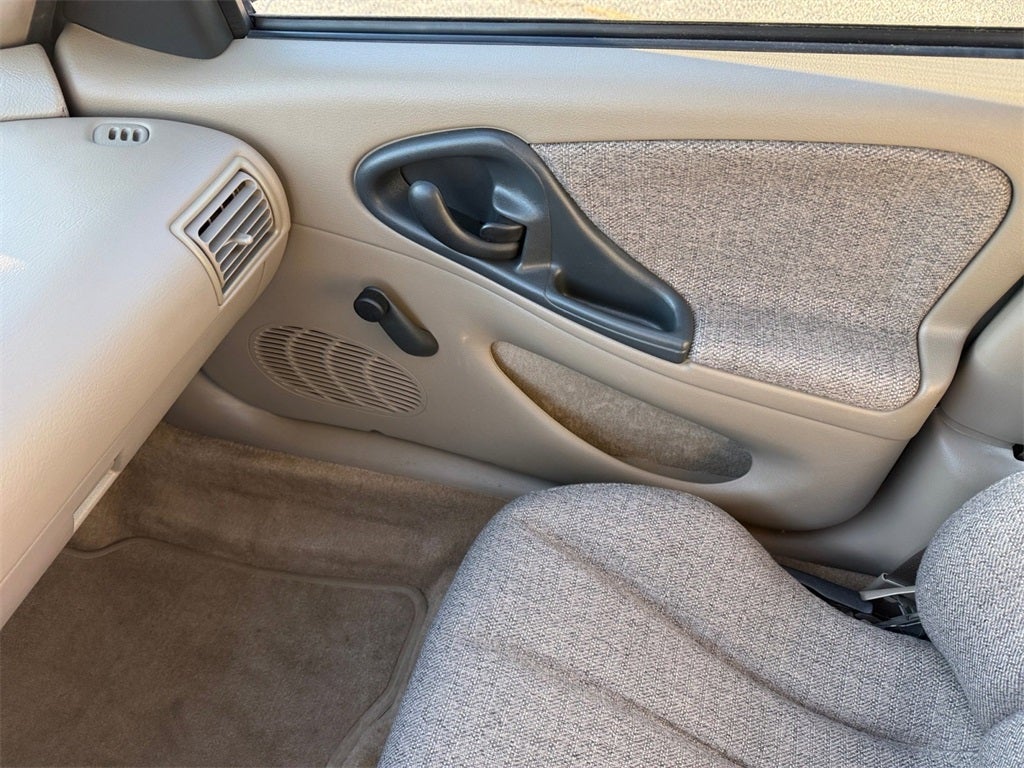 2003 Chevrolet Cavalier Base