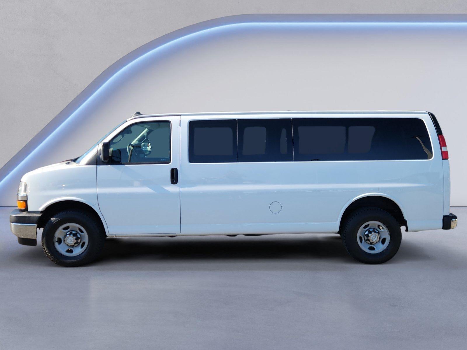 2017 Chevrolet Express Passenger LT