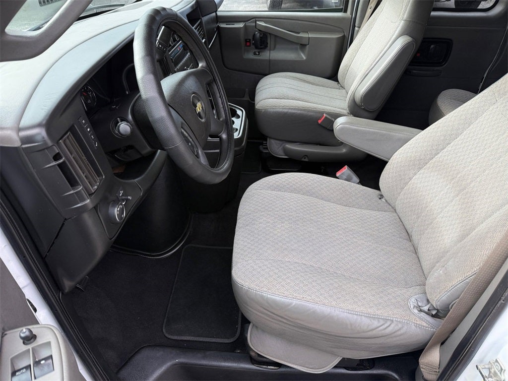 2017 Chevrolet Express 3500 LT Passenger