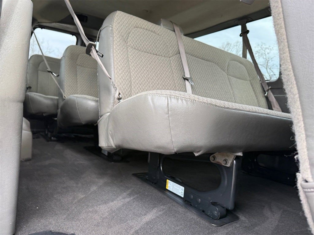 2017 Chevrolet Express 3500 LT Passenger