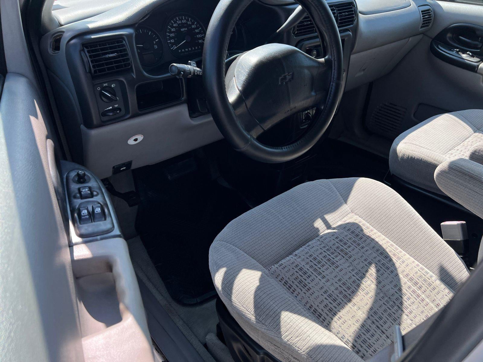 2004 Chevrolet Venture LS w/Y3G Mobility