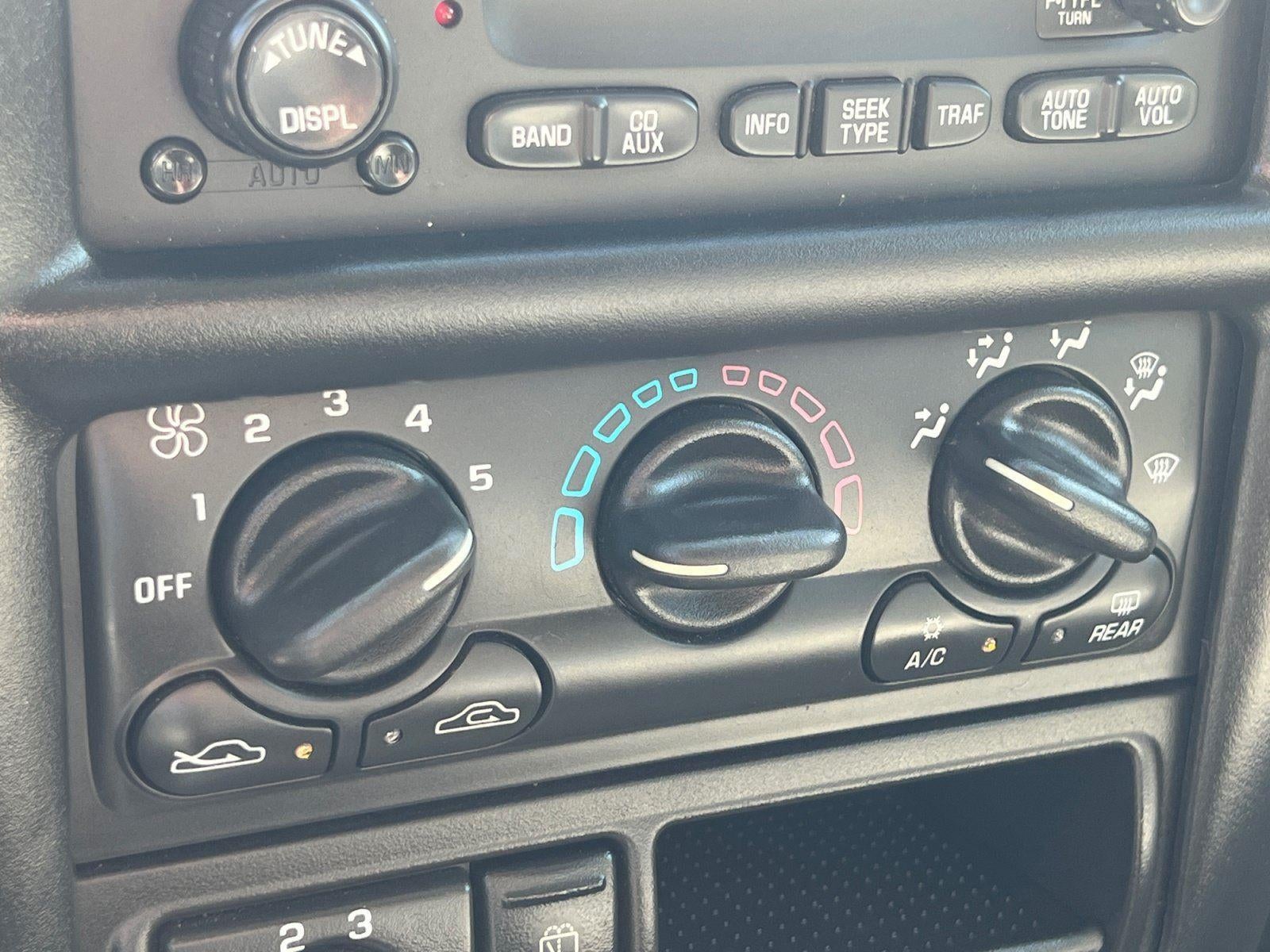 2004 Chevrolet Venture LS w/Y3G Mobility