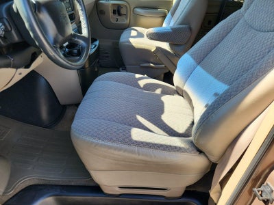 2001 Chevrolet Express Van Base