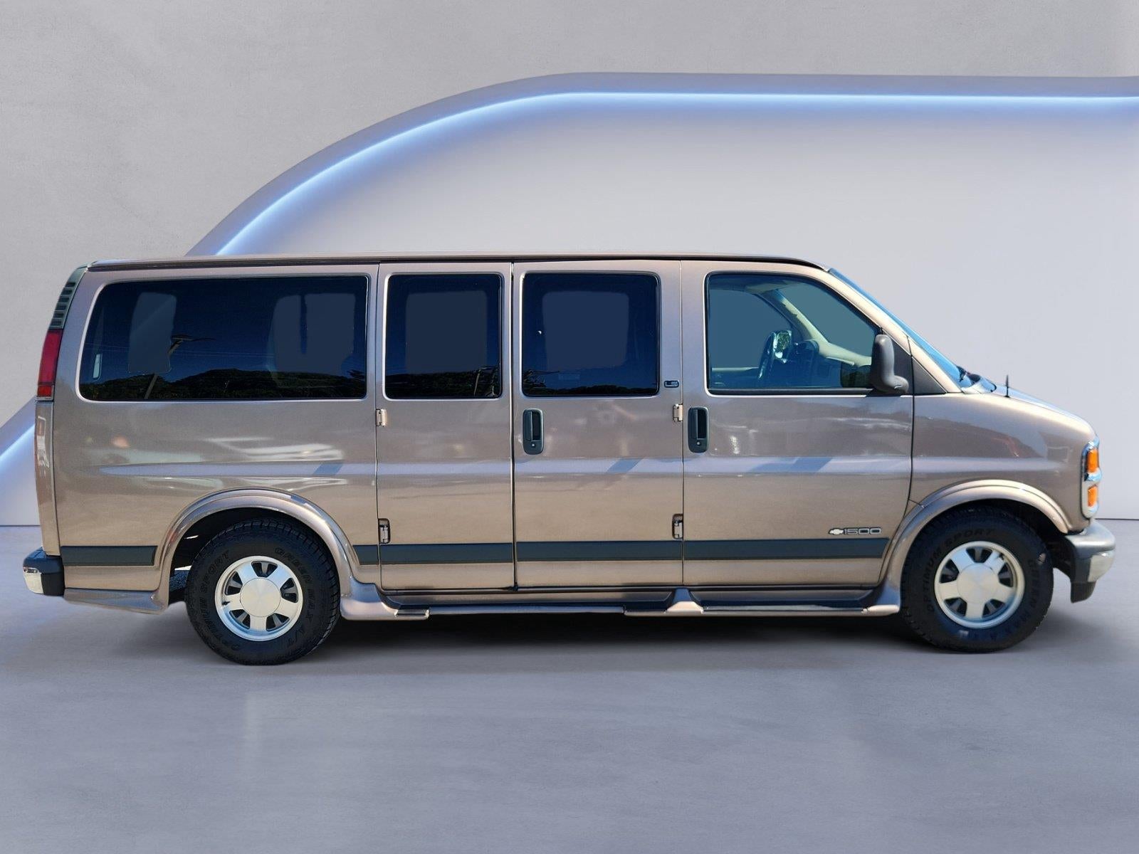 2001 Chevrolet Express Van Base