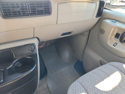 2001 Chevrolet Express Van Base