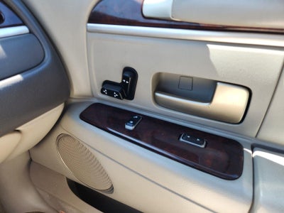 2007 Lincoln Town Car Signature