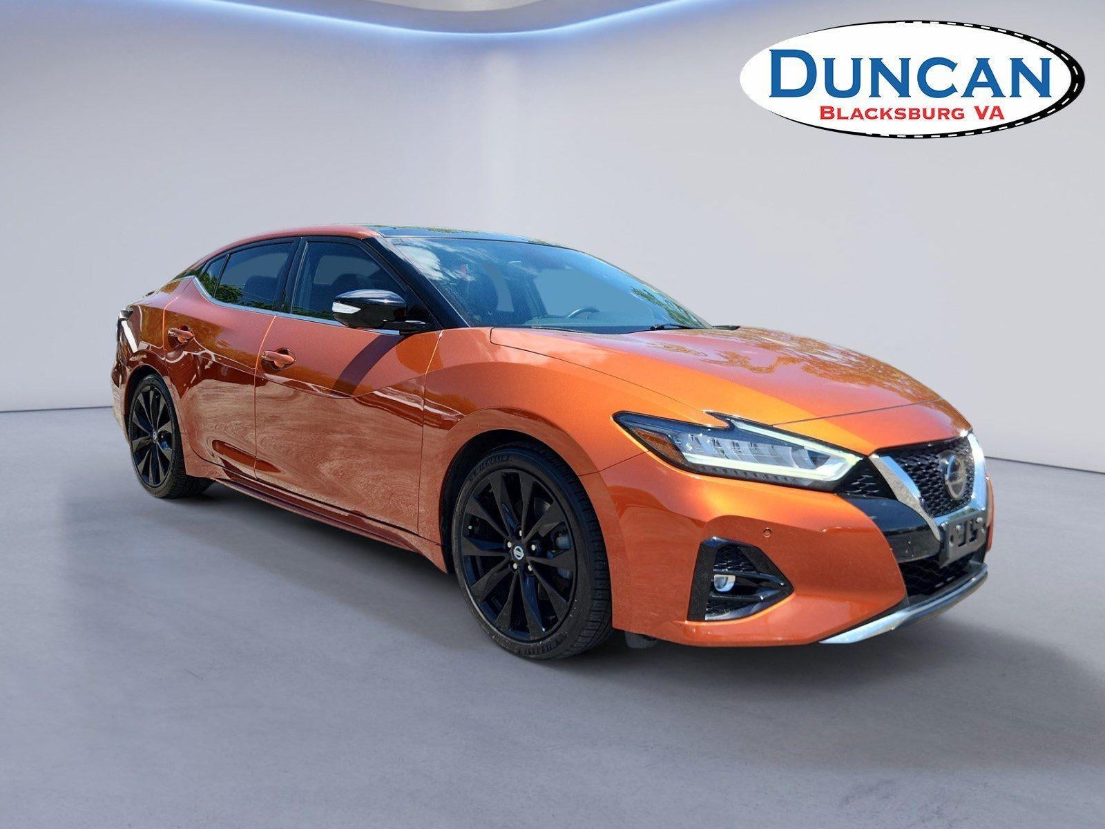 2019 Nissan Maxima SR's photo