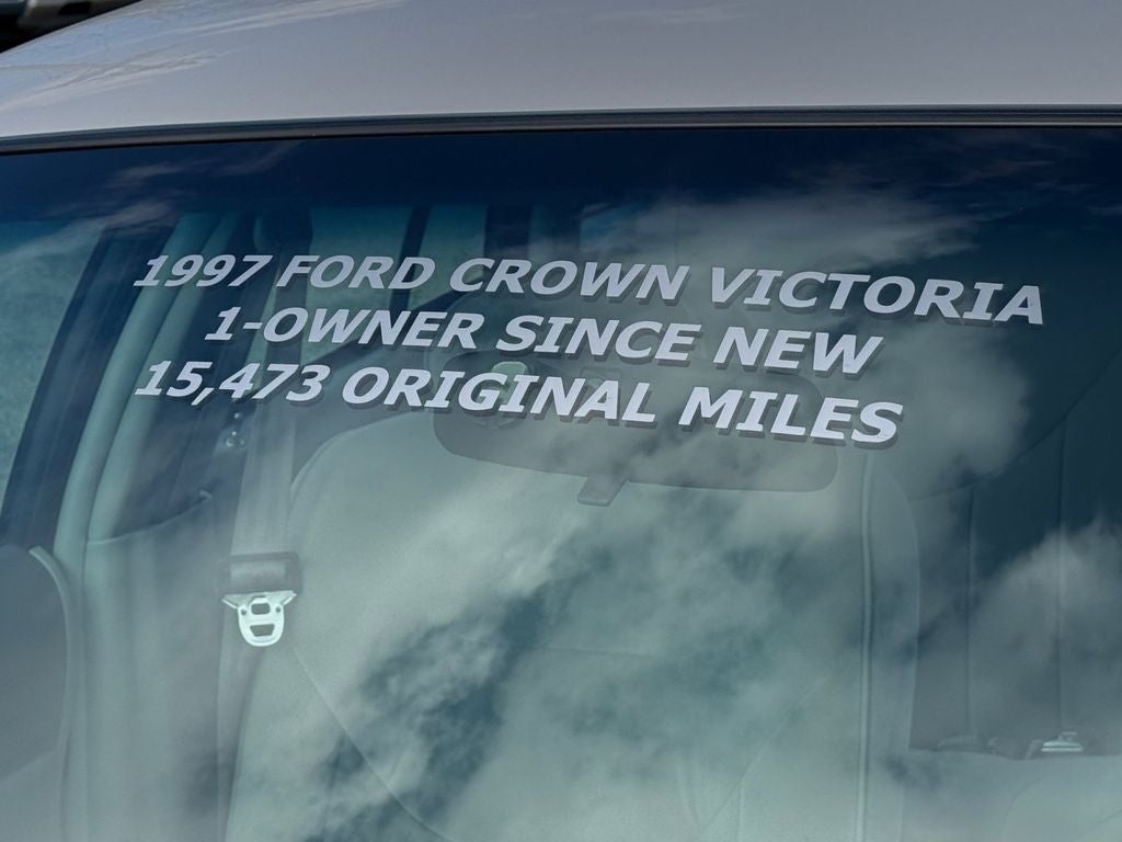1997 Ford Crown Victoria Base