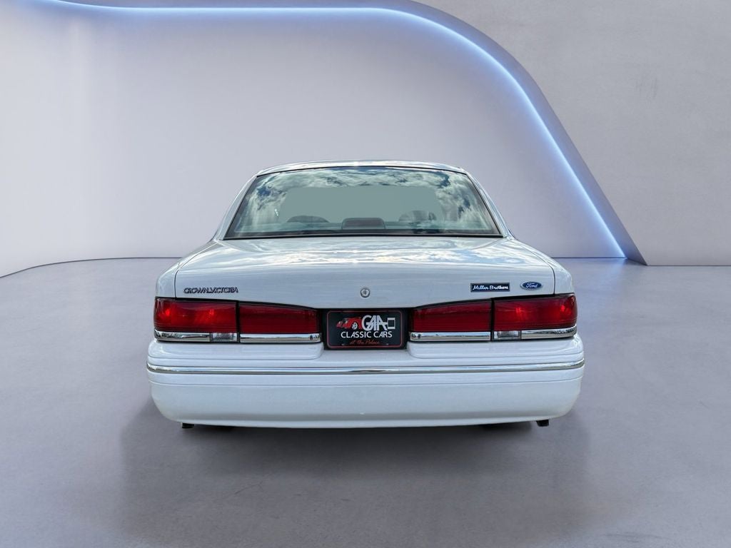 1997 Ford Crown Victoria Base