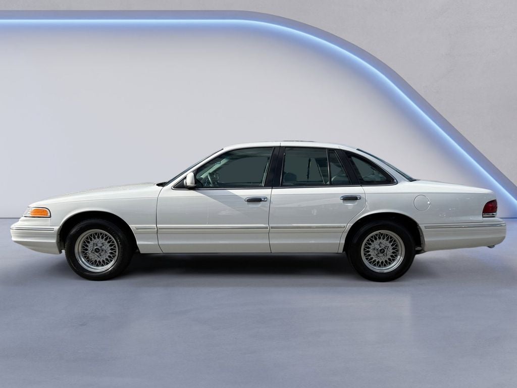 1997 Ford Crown Victoria Base