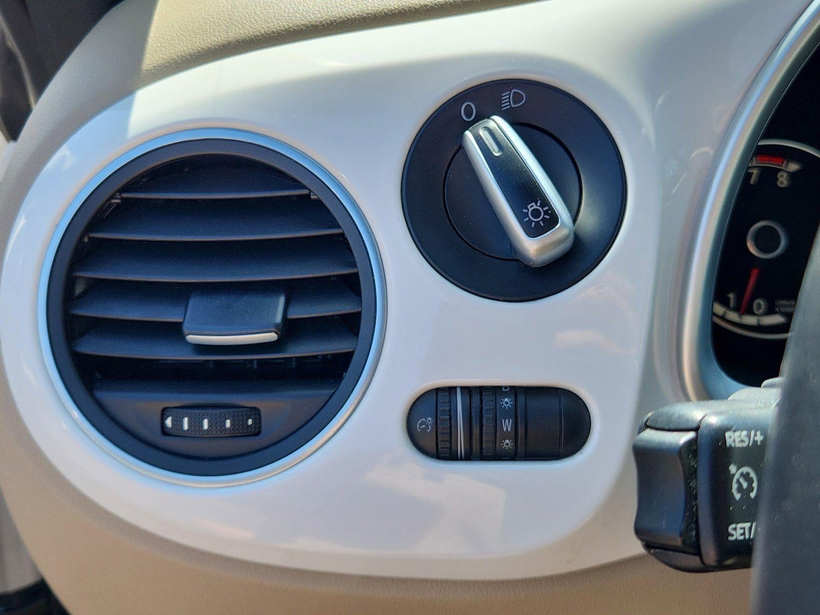 2013 Volkswagen Beetle Convertible 2.5L w/Sound/Nav