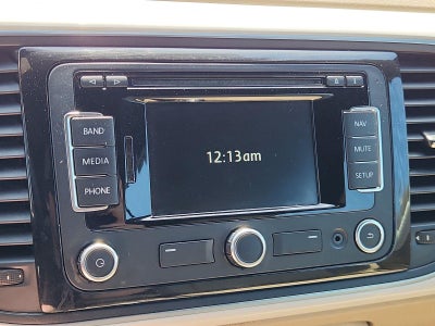 2013 Volkswagen Beetle Convertible 2.5L w/Sound/Nav