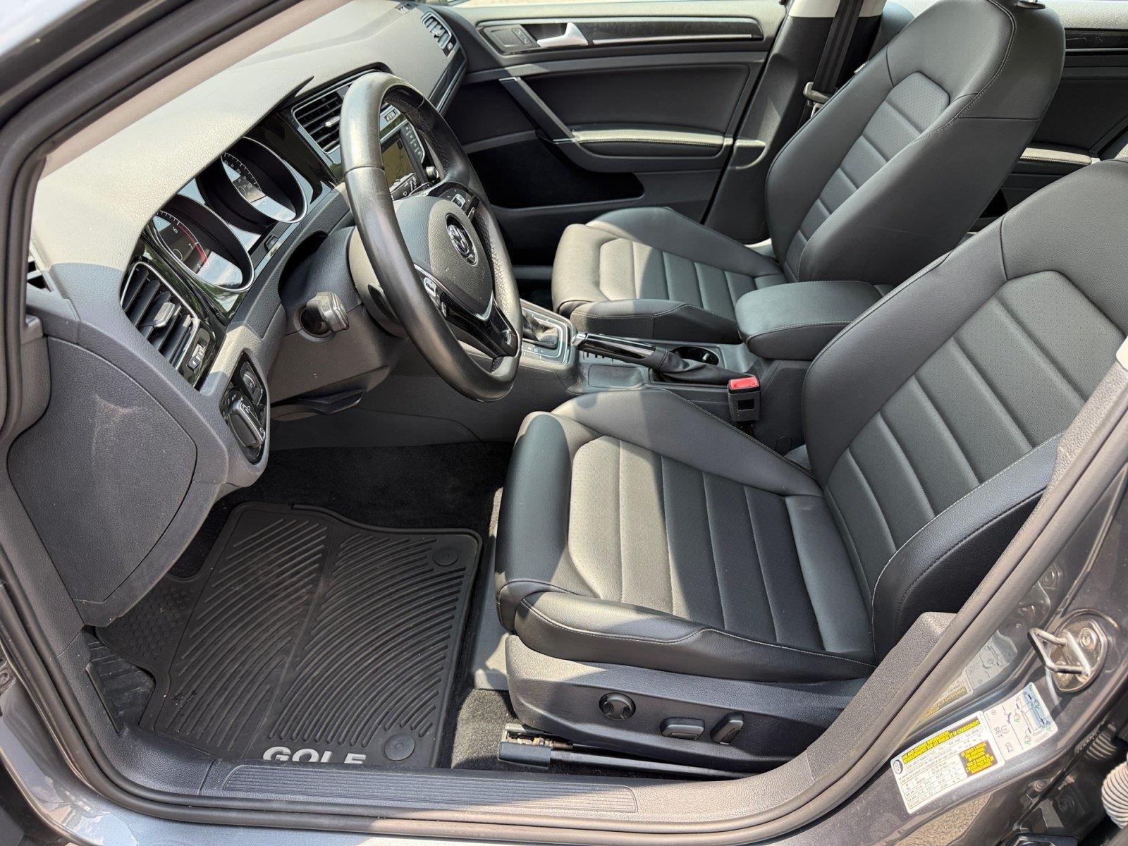 2017 Volkswagen GOLF Base