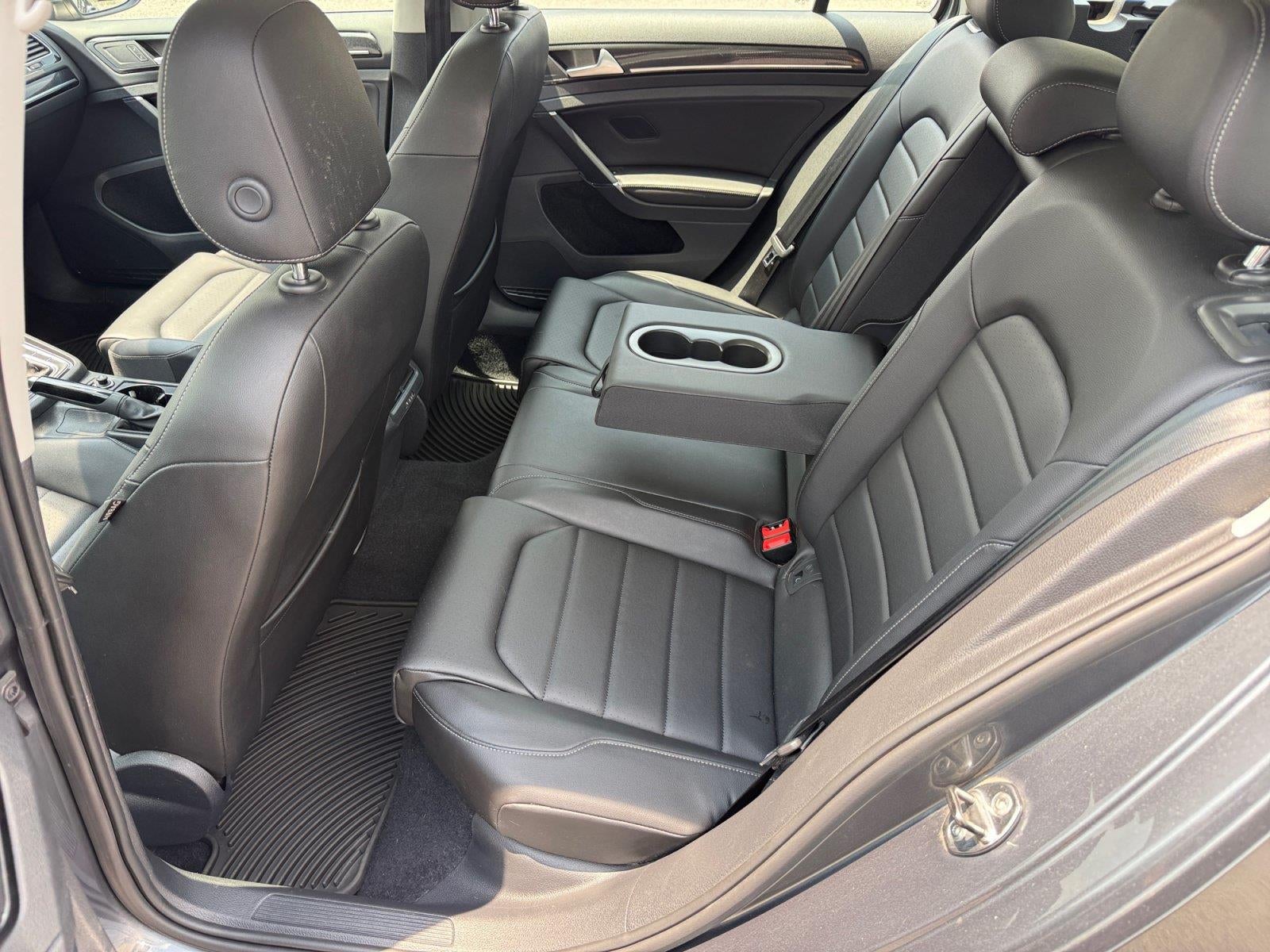 2017 Volkswagen GOLF Base