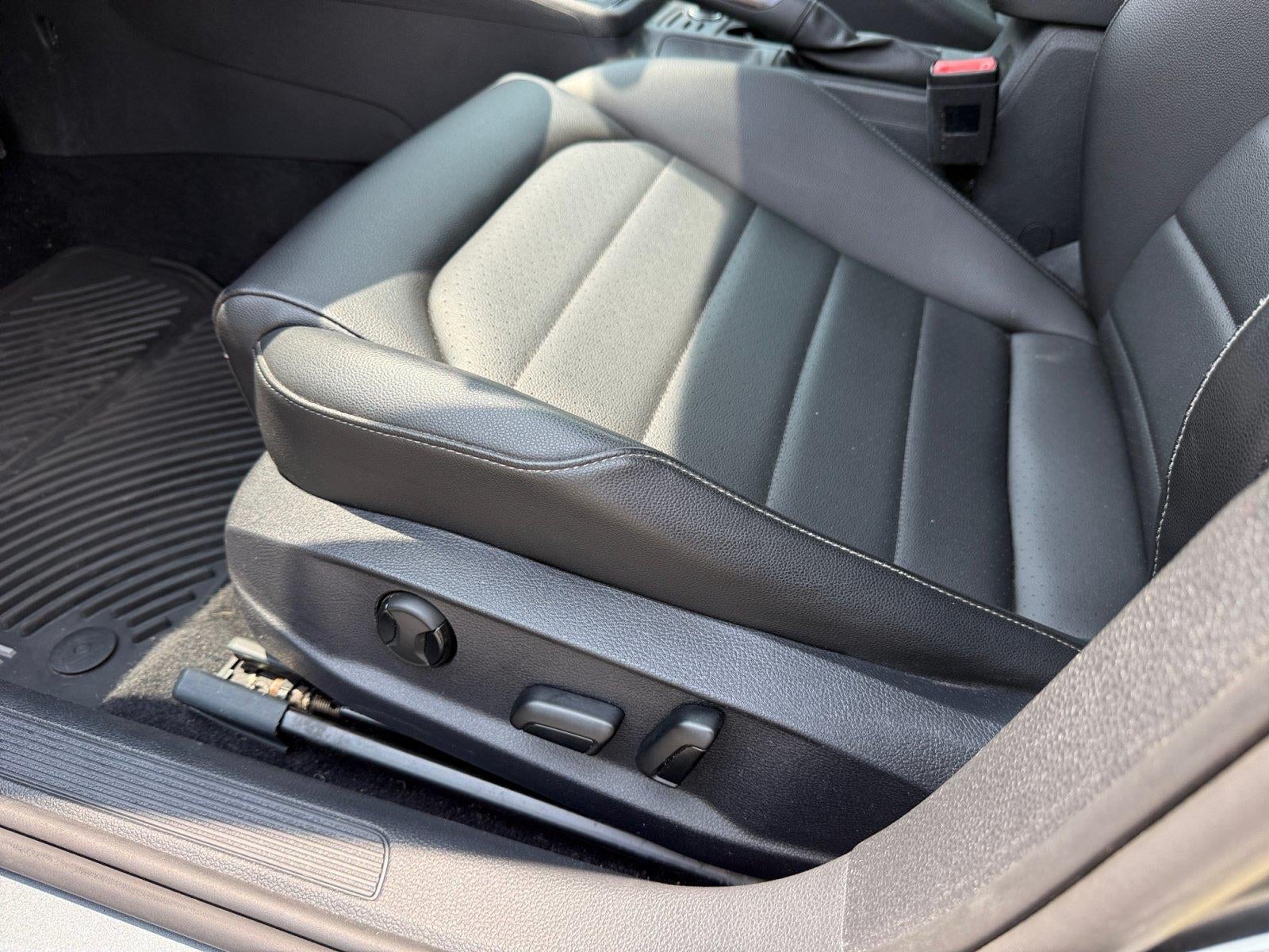 2017 Volkswagen GOLF Base