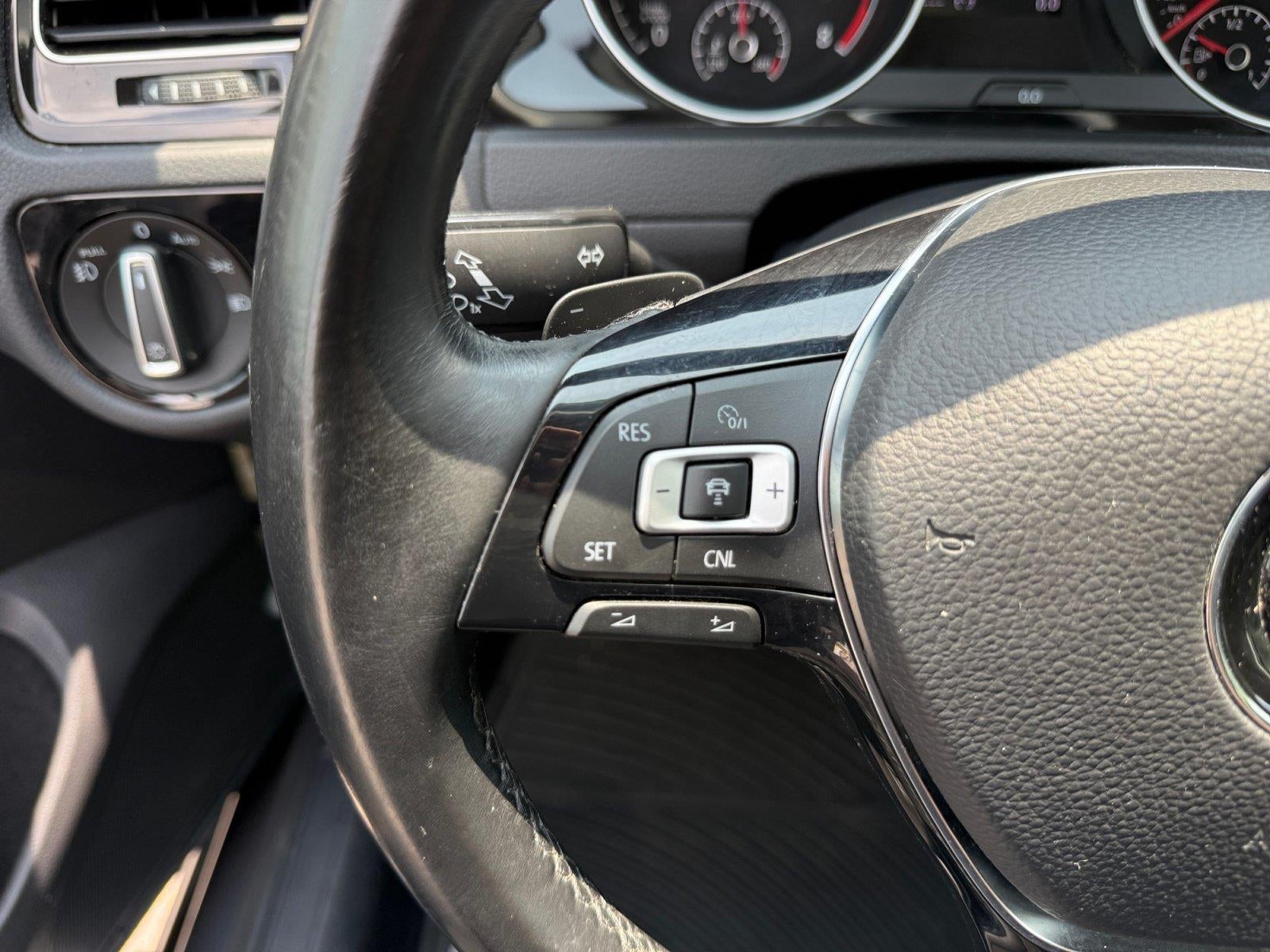 2017 Volkswagen GOLF Base