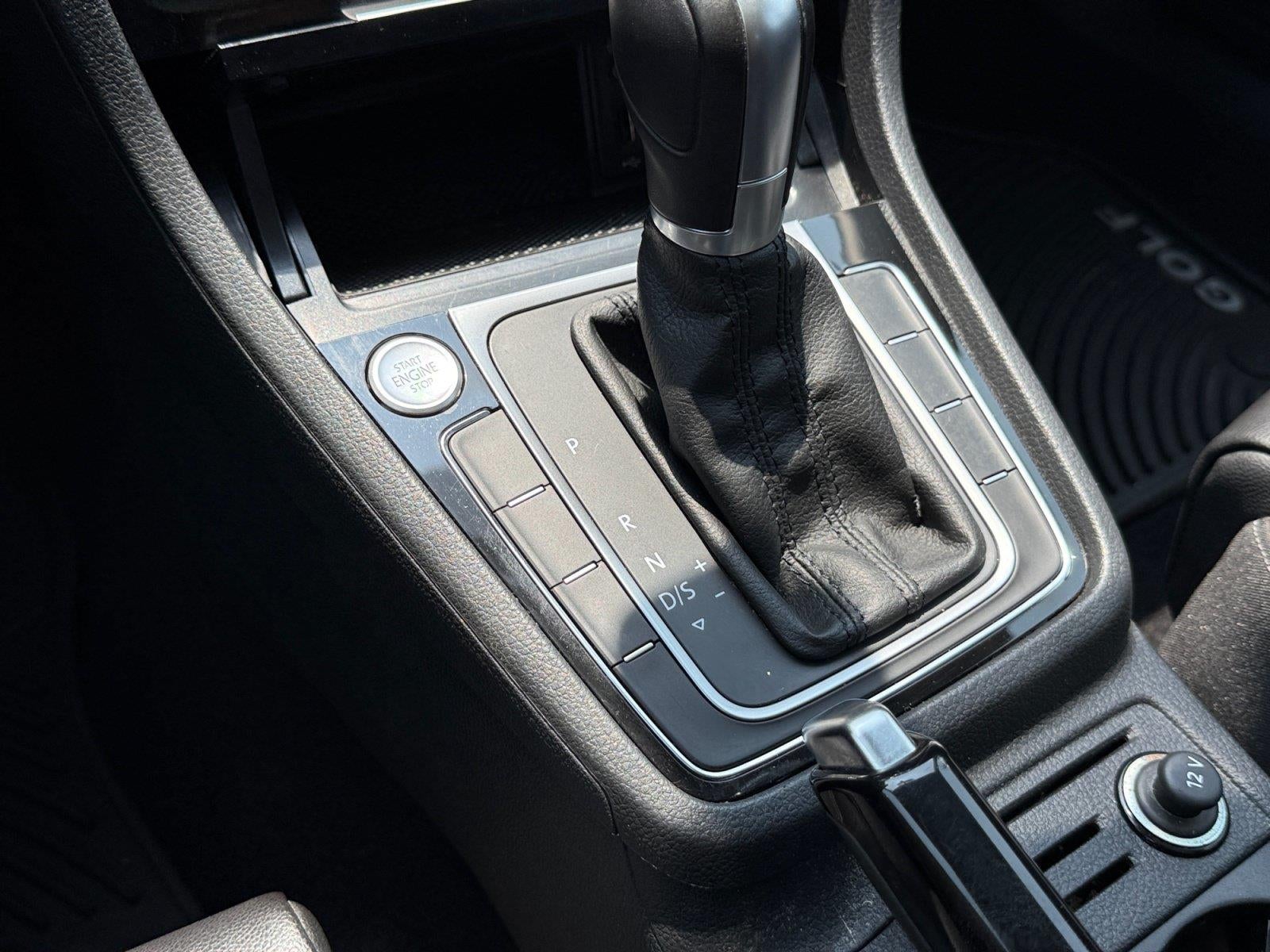 2017 Volkswagen GOLF Base