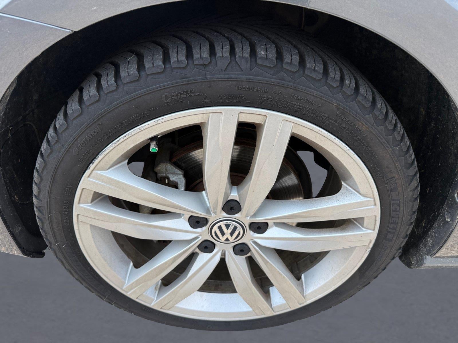 2017 Volkswagen GOLF Base