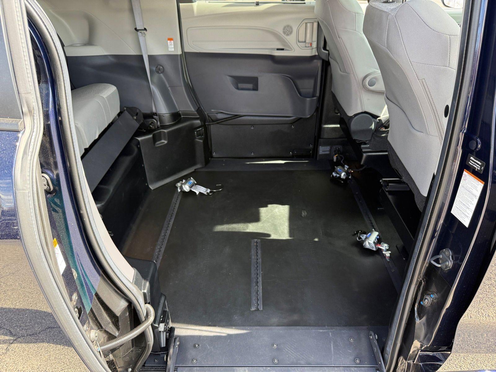 2024 Toyota Sienna LE
