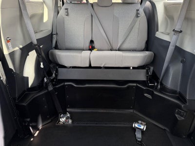 2024 Toyota Sienna LE