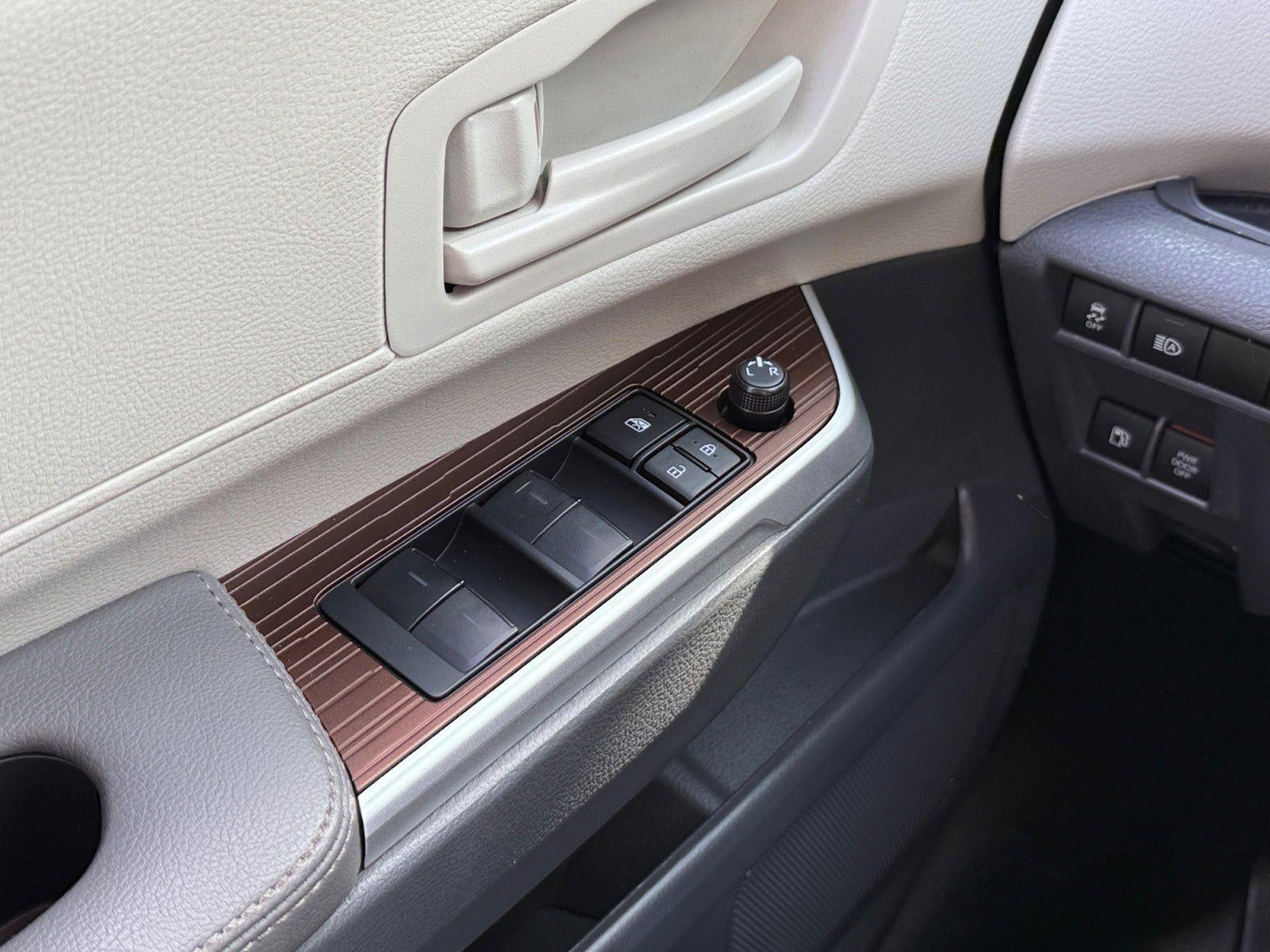 2024 Toyota Sienna LE