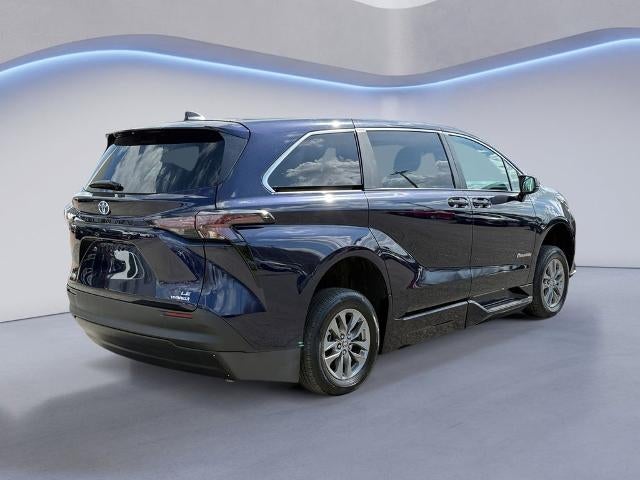 2024 Toyota Sienna LE