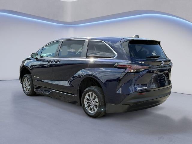 2024 Toyota Sienna LE
