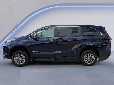 2024 Toyota Sienna LE