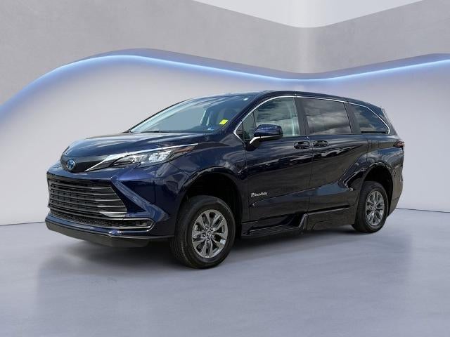 2024 Toyota Sienna LE