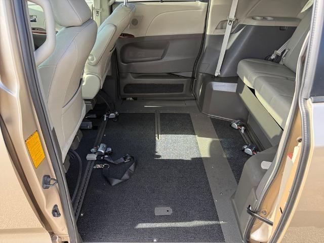 2013 Toyota Sienna XLE Mobility Auto Access