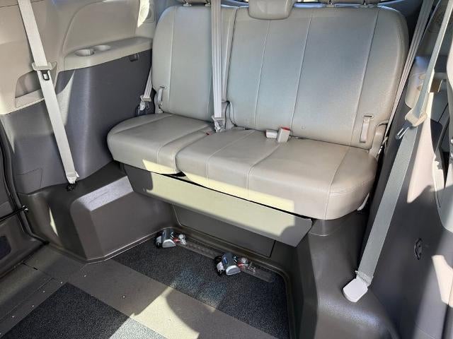 2013 Toyota Sienna XLE Mobility Auto Access