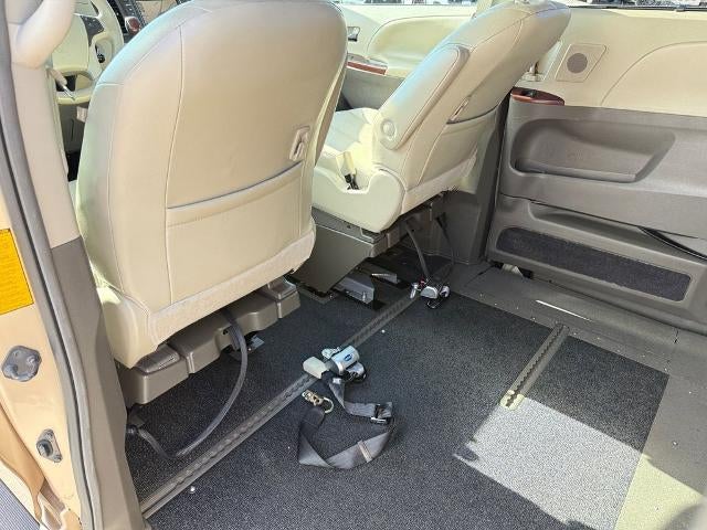 2013 Toyota Sienna XLE Mobility Auto Access
