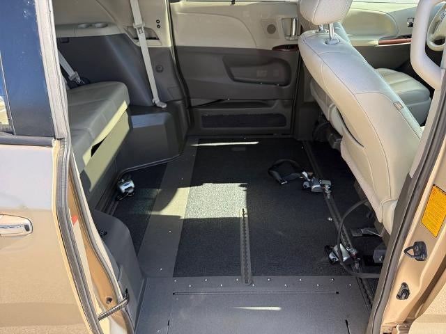 2013 Toyota Sienna XLE Mobility Auto Access