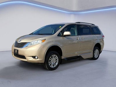 2013 Toyota Sienna XLE Mobility Auto Access