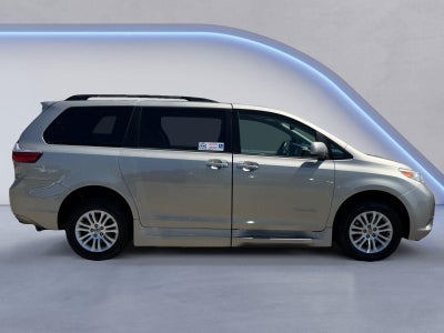 2015 Toyota Sienna XLE 8-Passenger