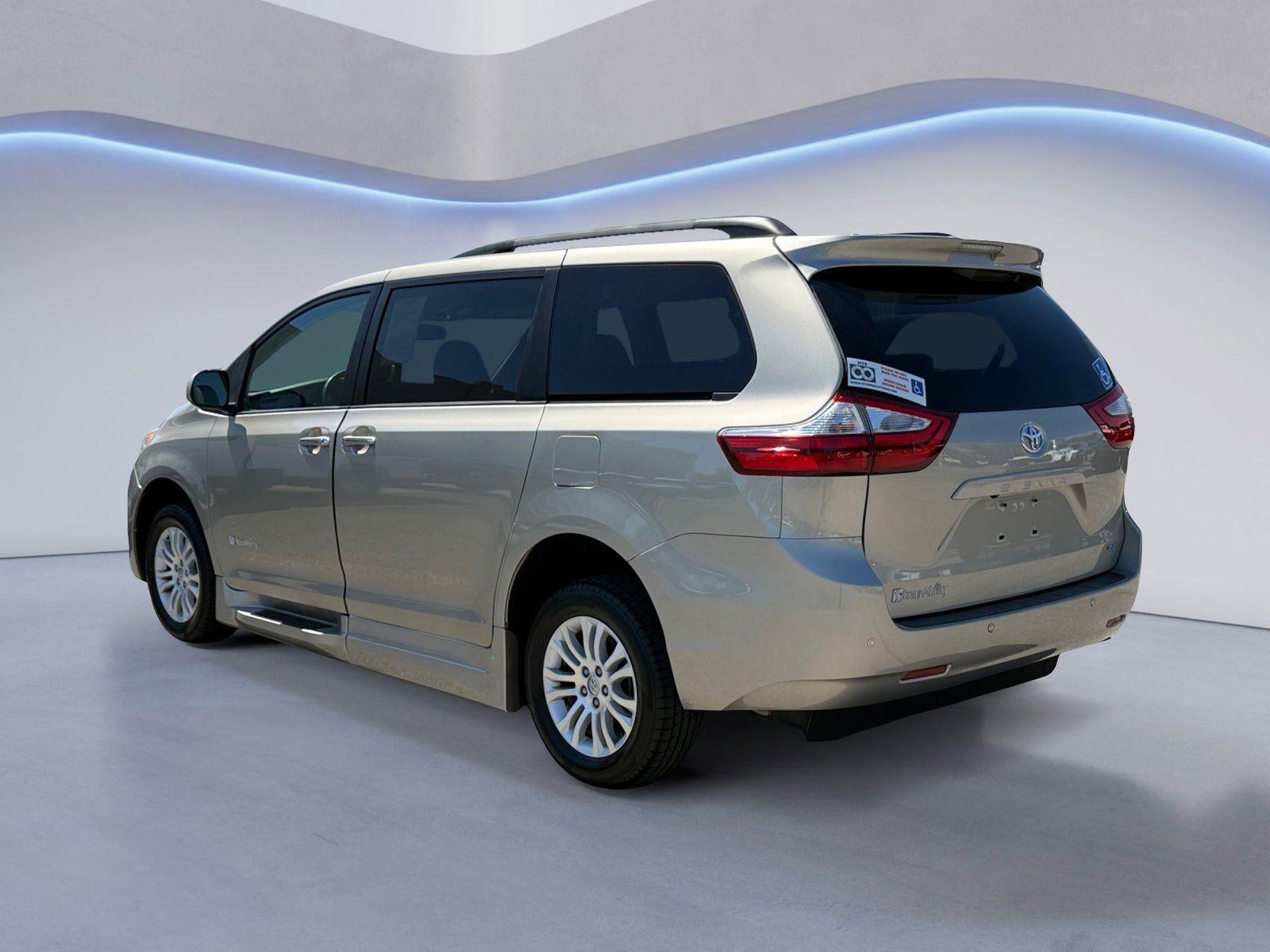 2015 Toyota Sienna XLE 8-Passenger