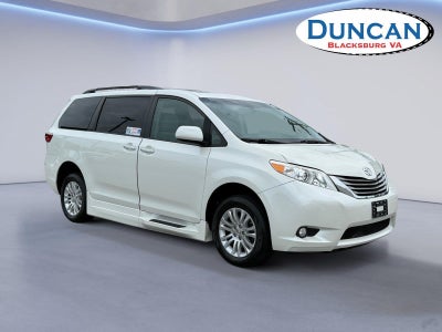 2017 Toyota Sienna XLE 8-Passenger