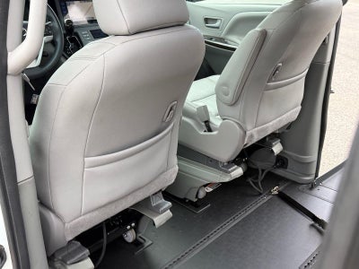 2017 Toyota Sienna XLE 8-Passenger