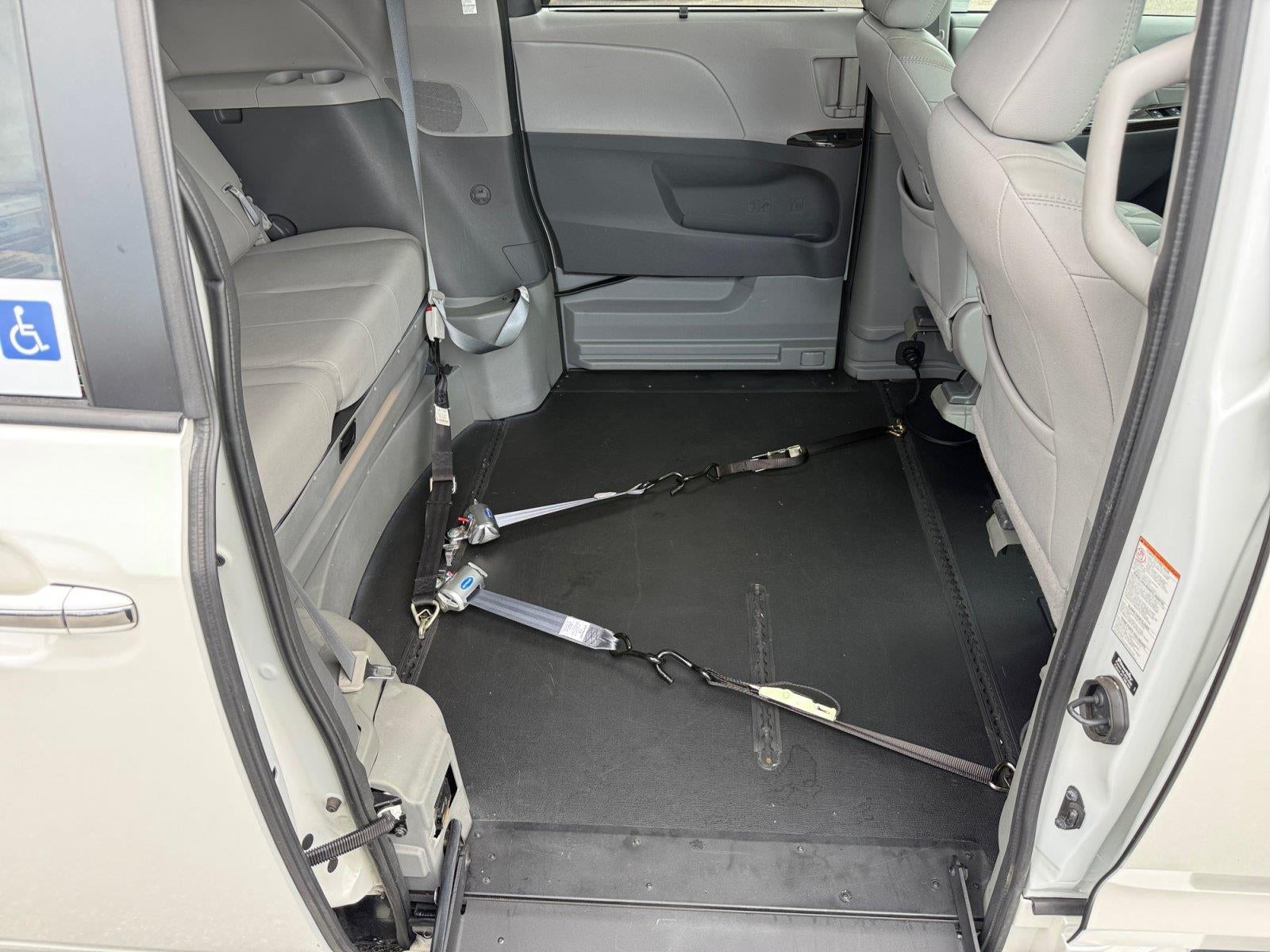 2017 Toyota Sienna XLE 8-Passenger