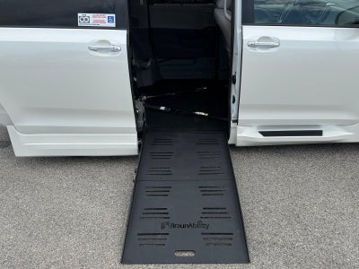 2017 Toyota Sienna XLE 8-Passenger