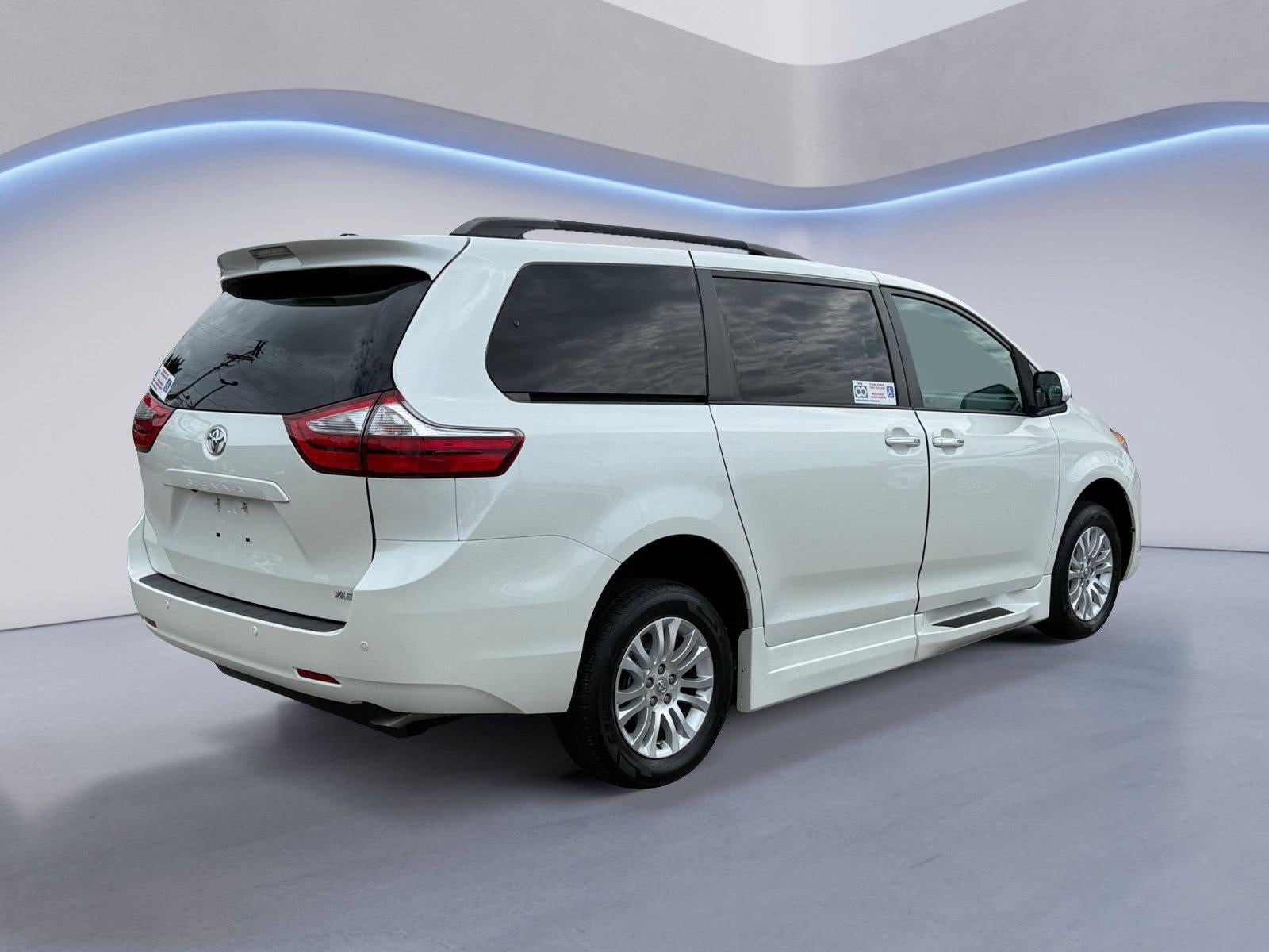 2017 Toyota Sienna XLE 8-Passenger
