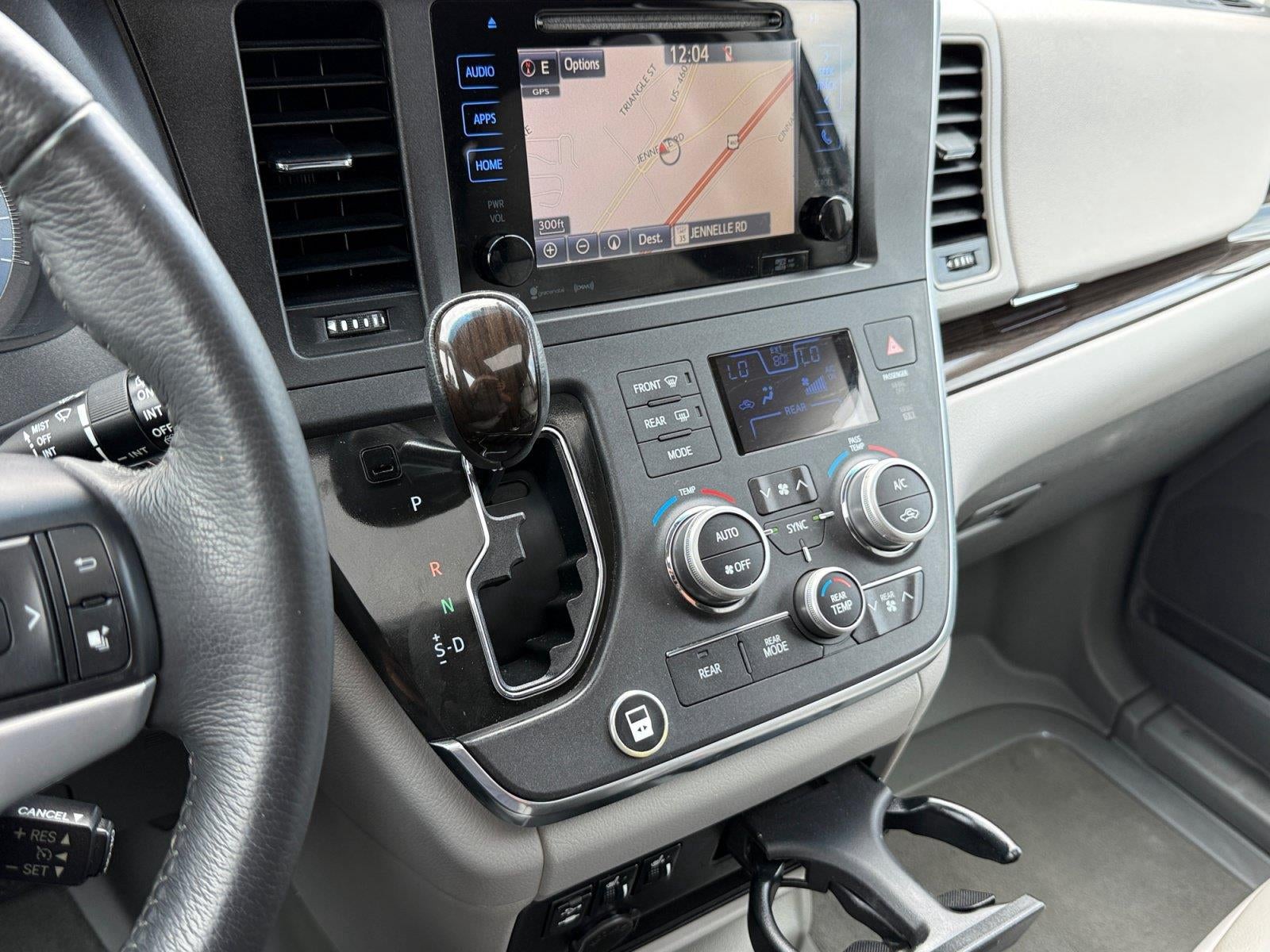 2017 Toyota Sienna XLE 8-Passenger