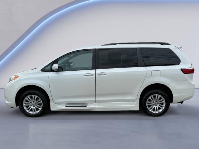 2017 Toyota Sienna XLE 8-Passenger
