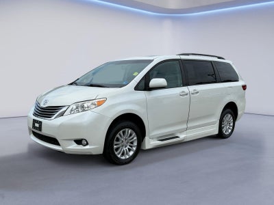2017 Toyota Sienna XLE 8-Passenger