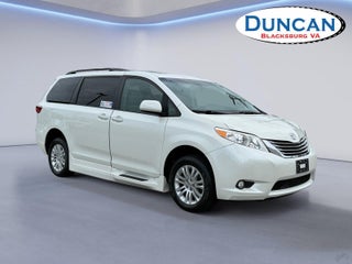 2017 Toyota Sienna XLE 8-Passenger
