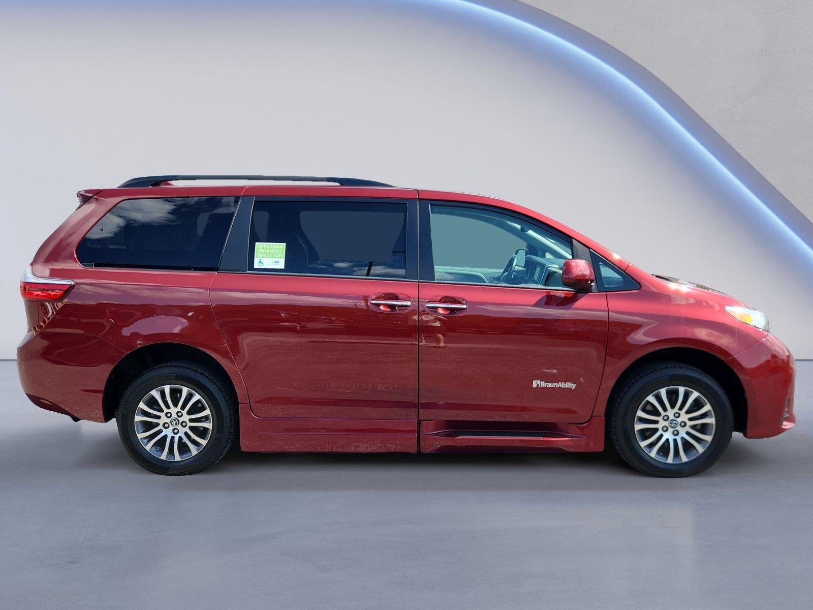 2019 Toyota Sienna XLE 8-Passenger